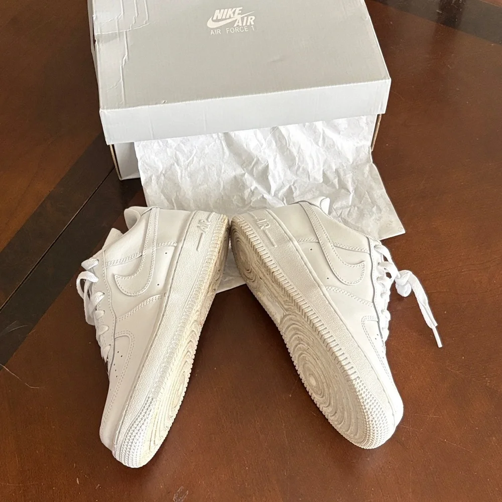 Nike Kids All-White Air Sneakers - Picture 4 of 5